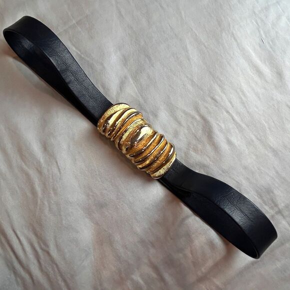 Vintage Dotty Smith Gold Tone Large Buckle Feathered Etched Blue Leather Belt main image 2